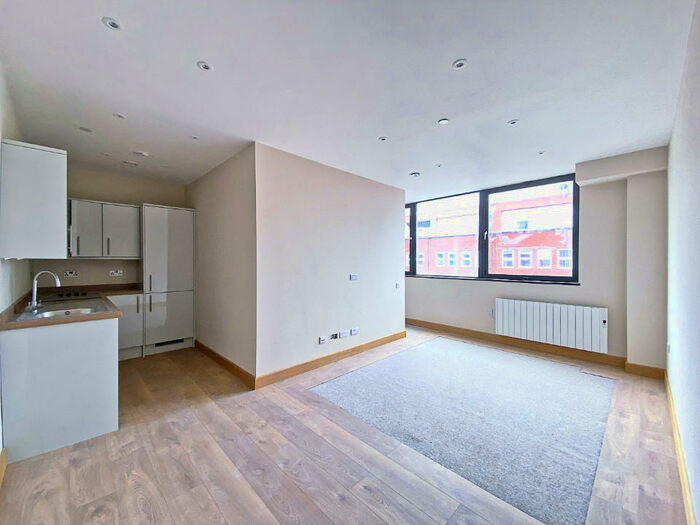 1 Bedroom Apartment To Rent In Hartshead House, Farnborough, GU14