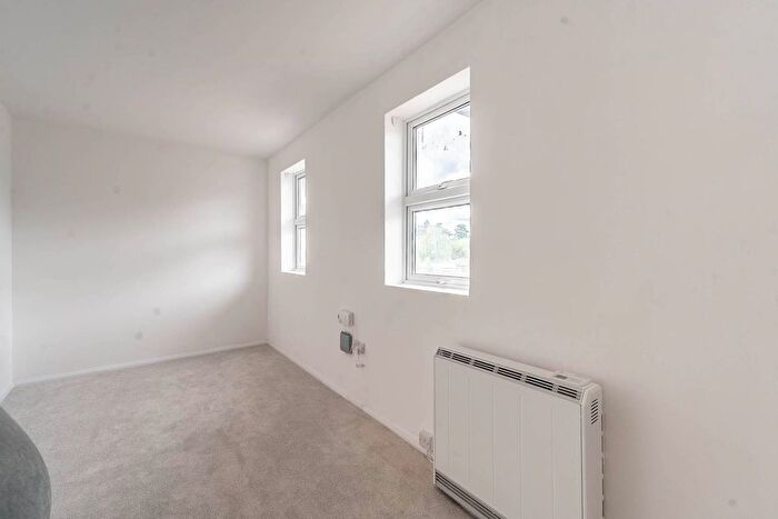 2 Bedroom Flat To Rent In Bridge Street, Pinner, HA5