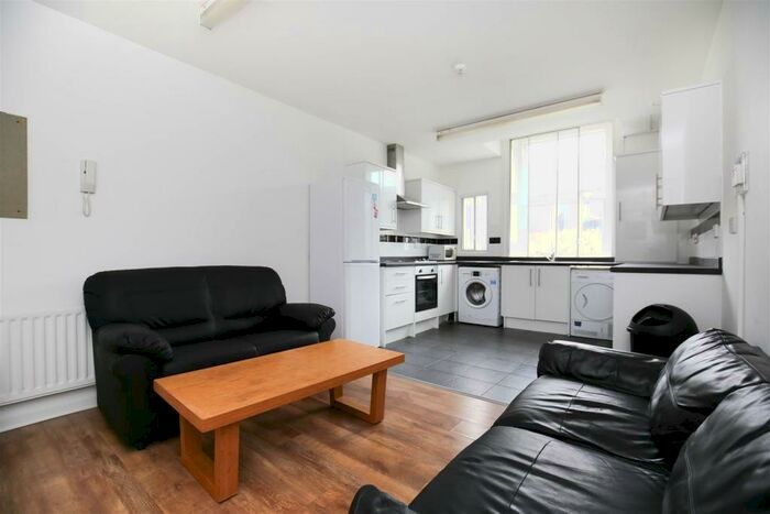 4 Bedroom Apartment To Rent In Phoenix Road, London, NW1