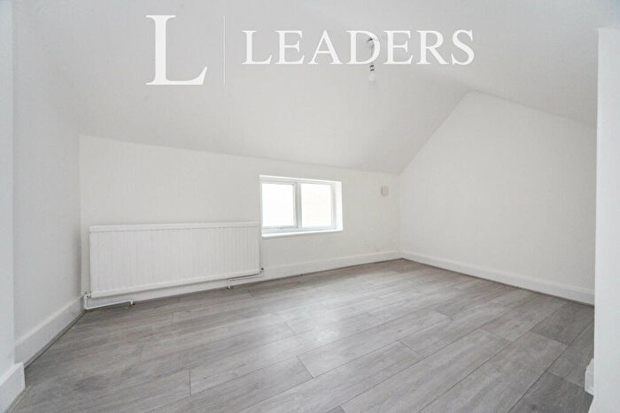 2 Bedroom Apartment To Rent In High Street South -, LU6