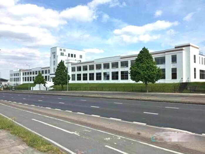 2 Bedroom Flat To Rent In Westlink House, Great West Road, Brentford, TW8