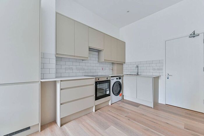 1 Bedroom Flat To Rent In Leighton Road, Kentish Town, London, NW5