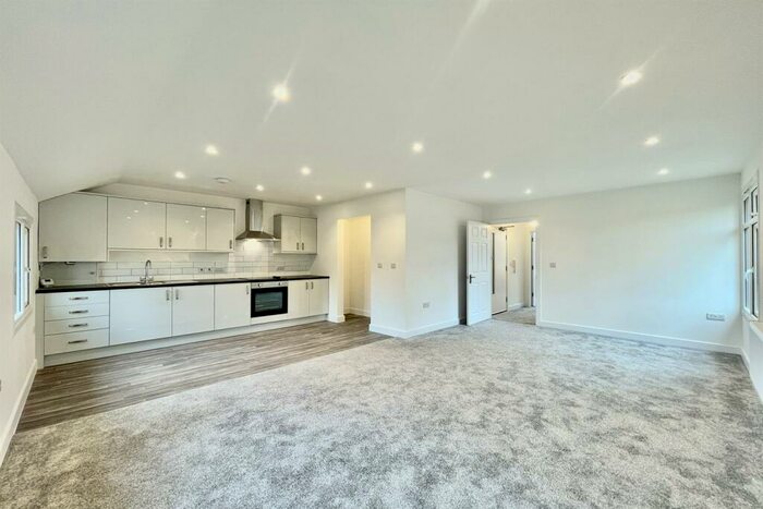 1 Bedroom Flat To Rent In Lancaster Crescent, Southend-on-Sea, SS1