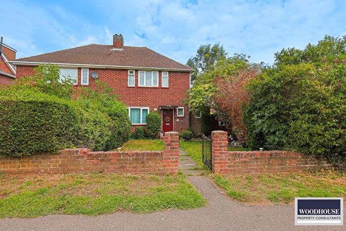 3 Bedroom Semi-Detached House For Sale In Tudor Avenue, West Cheshunt, EN7