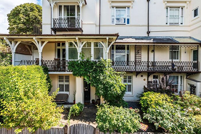 2 Bedroom Flat For Sale In Frant Road, TN2