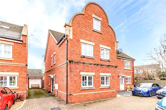 3 Bedroom Semi Detached House For Sale In Derisley Close, Byfleet, West Byfleet, Surrey, KT14
