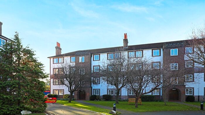 1 Bedroom Flat For Sale In Kew Road, Richmond, TW9