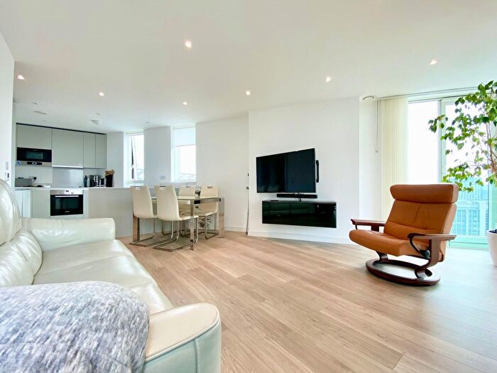 2 Bedroom Flat To Rent In Saffron Central Square, Pinnacle Apartments, CR0