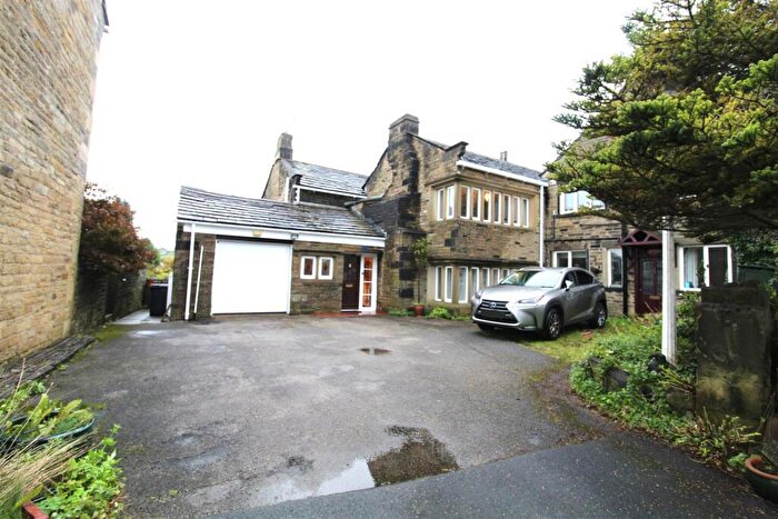 3 Bedroom Character Property To Rent In Skircoat Green, Halifax, HX3
