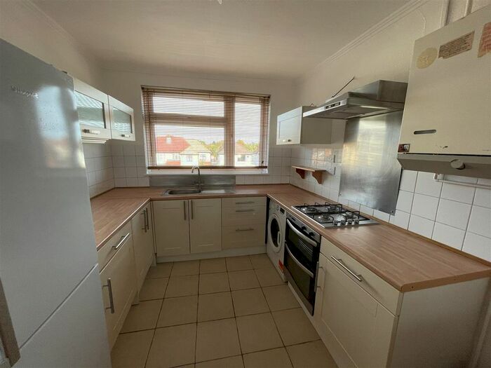 2 Bedroom Flat To Rent In Thornbury Avenue, Osterley, Isleworth, TW7