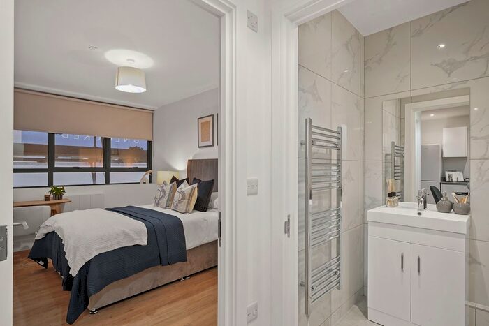 1 Bedroom Flat To Rent In Steeplemount House, Shirley Road, Enfield, EN2