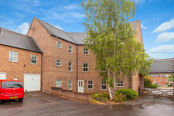 2 Bedroom Flat To Rent In Usher Drive, Banbury, OX16