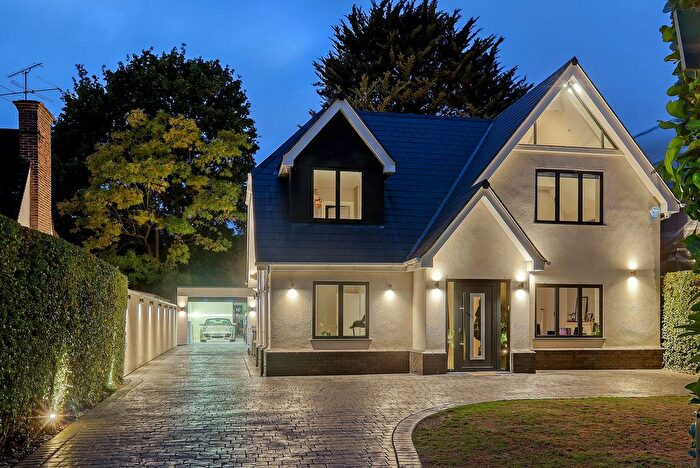 4 Bedroom Detached House For Sale In Ardleigh Green Road, Emerson Park, RM11