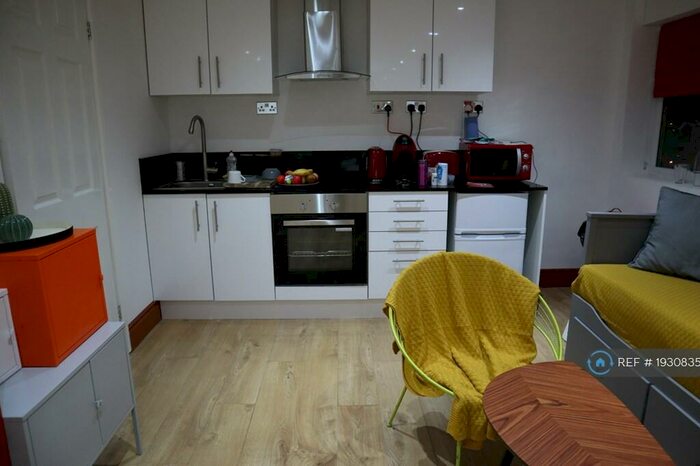 2 Bedroom Flat To Rent In Endsleigh Road, Bedford, MK42