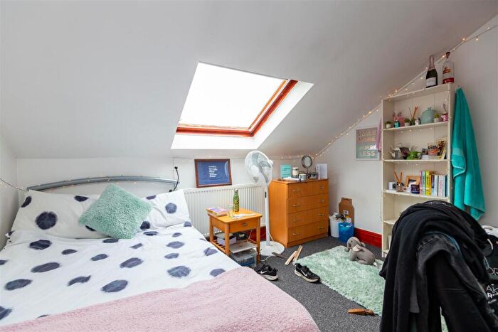 6 Bedroom House To Rent In Luton Road, Birmingham, B29