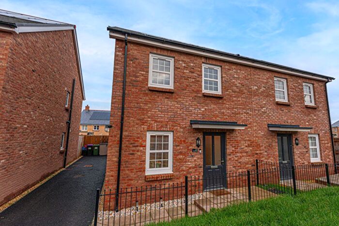 3 Bedroom Semi Detached House For Sale In Abbey Woods, Llantarnam, NP44