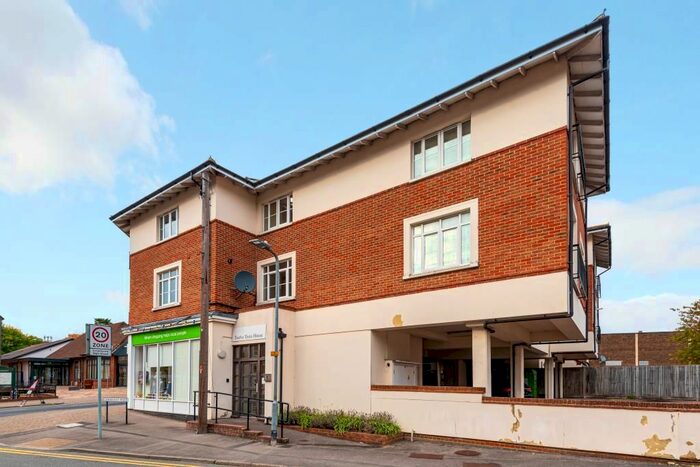 1 Bedroom Flat To Rent In Cambridge Road, Crowthorne, RG45