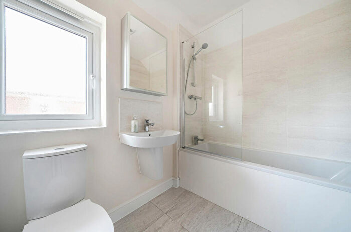 4 Bedroom Detached House For Sale In Minstrel Close, Alton, Hampshire, GU34
