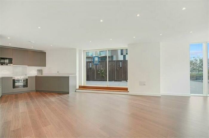 2 Bedroom Apartment To Rent In Pinnacle Apartments, Saffron Central Square, Croydon, CR0