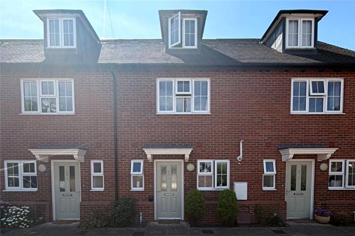 3 Bedroom Terraced House For Sale In Reading Road, Farnborough, Hampshire, GU14