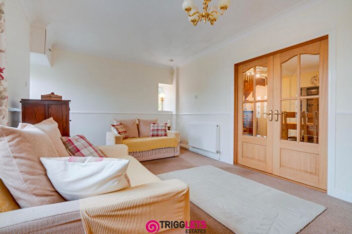 3 Bedroom Cottage For Sale In Pit Row, Hemingfield, Barnsley, S73