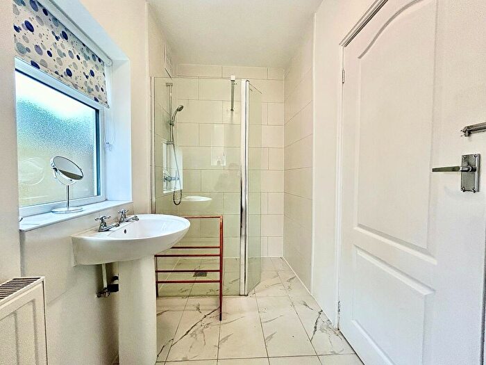 1 Bedroom Flat To Rent In Warner Road, Walthamstow, E17