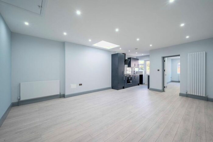 2 Bedroom Flat To Rent In Haydons Road, Wimbledon, London, SW19