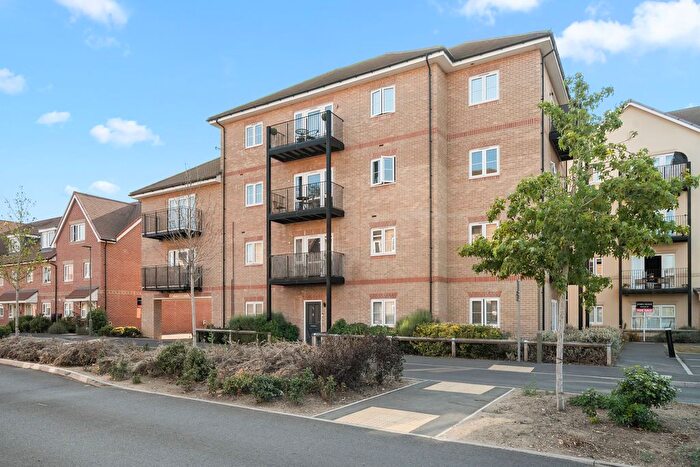 1 Bedroom Flat For Sale In Bell Farm Way, Walton-On-Thames, KT12