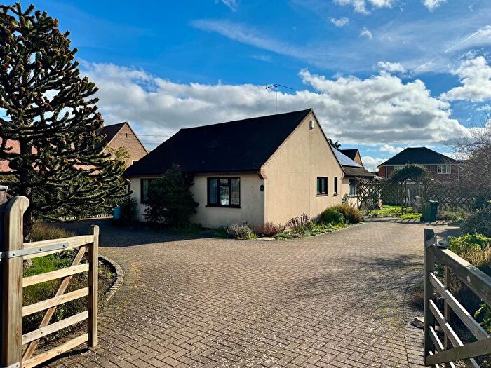 3 Bedroom Detached Bungalow For Sale In Cobbins Chase, Burnham-on-Crouch, CM0