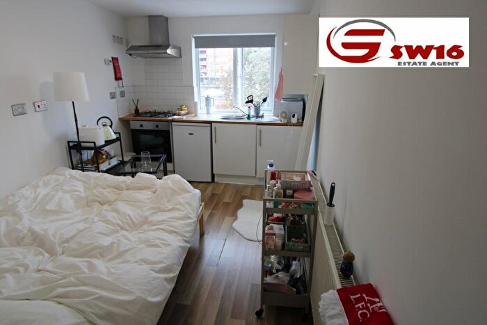 Studio To Rent In Walworth Road, Southwark, London, SE17