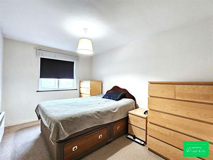 2 Bedroom Flat To Rent In Deanery Close, East Finchley, N2