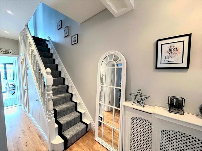 3 Bedroom Property To Rent In Princes Avenue, Watford, WD18