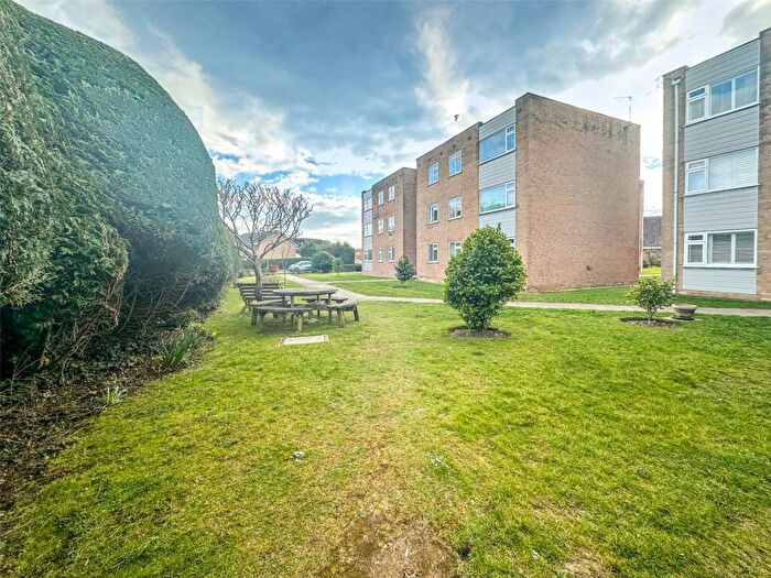 2 Bedroom Apartment For Sale In Rodney Drive, Christchurch, Dorset, BH23