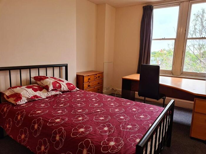 1 Bedroom Flat To Rent In Rooms Available At B Mill Road, Cambridge, CB1
