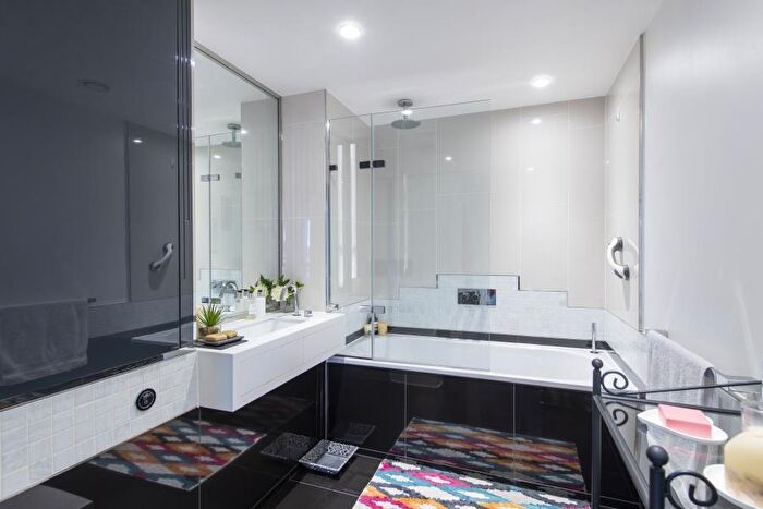 2 Bedroom Apartment To Rent In Eagle Point, City Road, EC1V