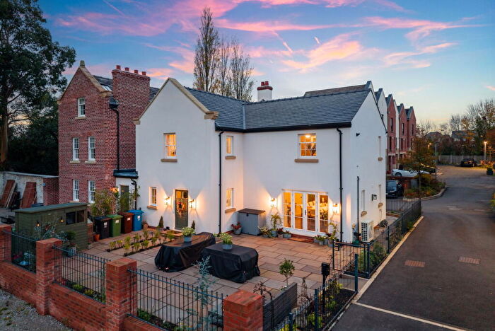 3 Bedroom Semi Detached House For Sale In Chaddock Hall Drive, Worsley, Manchester, M28