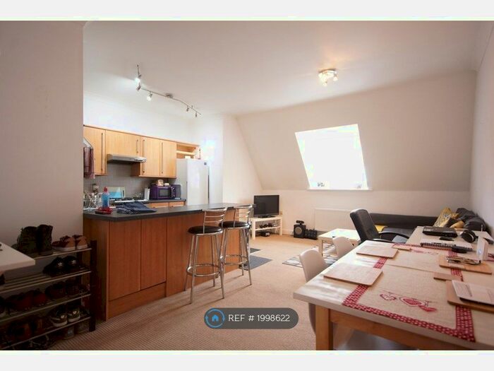 2 Bedroom Flat To Rent In Rushton Crescent, Bournemouth, BH3