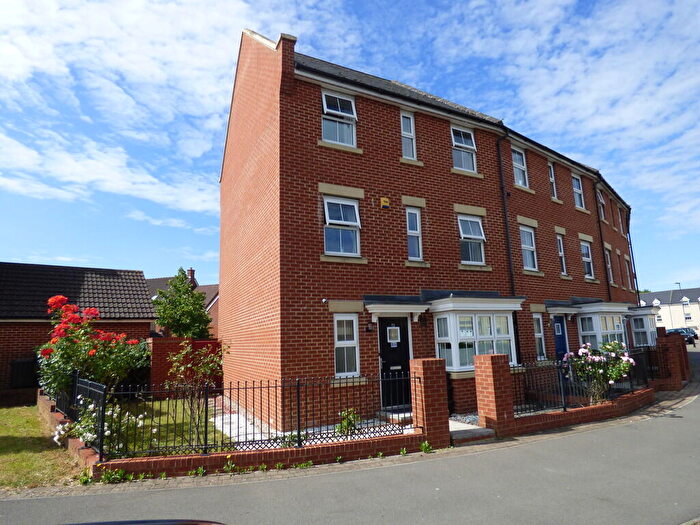 5 Bedroom End Of Terrace House To Rent In Thursday Street, Swindon, SN25