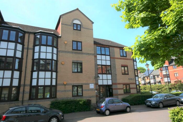 1 Bedroom Flat To Rent In Swan Place, Reading, RG1