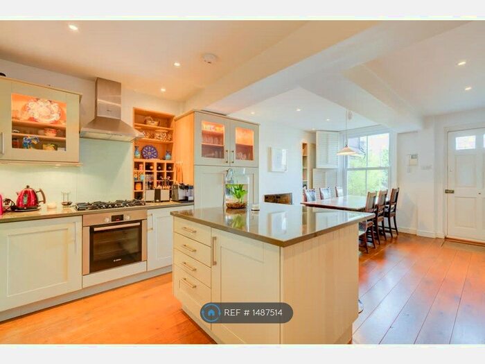 4 Bedroom Flat To Rent In Chiswick High Road, London, W4