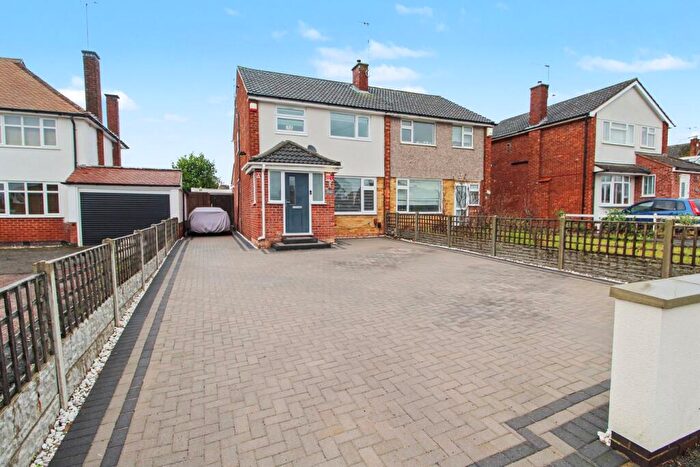3 Bedroom Semi Detached House For Sale In The Bridle, Glen Parva, Leicester, LE2