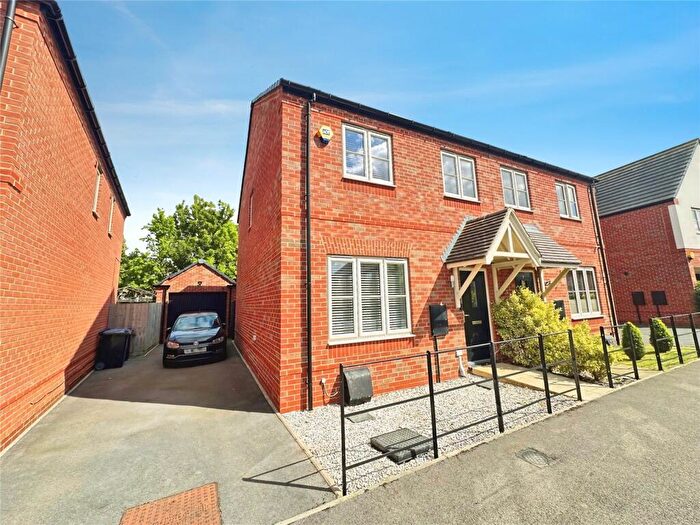 3 Bedroom Semi-Detached House For Sale In Bailey Road, Banbury, Oxfordshire, OX16