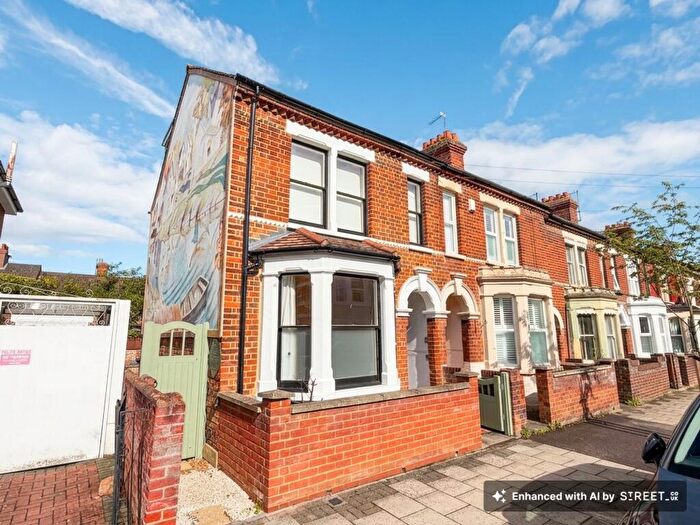 3 Bedroom Semi-Detached House To Rent In Gladstone Street, Bedford, MK41