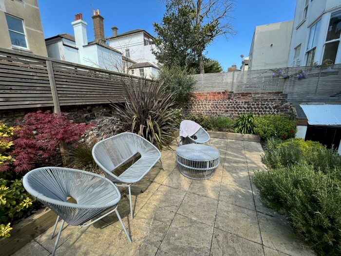 2 Bedroom Flat To Rent In Hova Villas, Hove, BN3