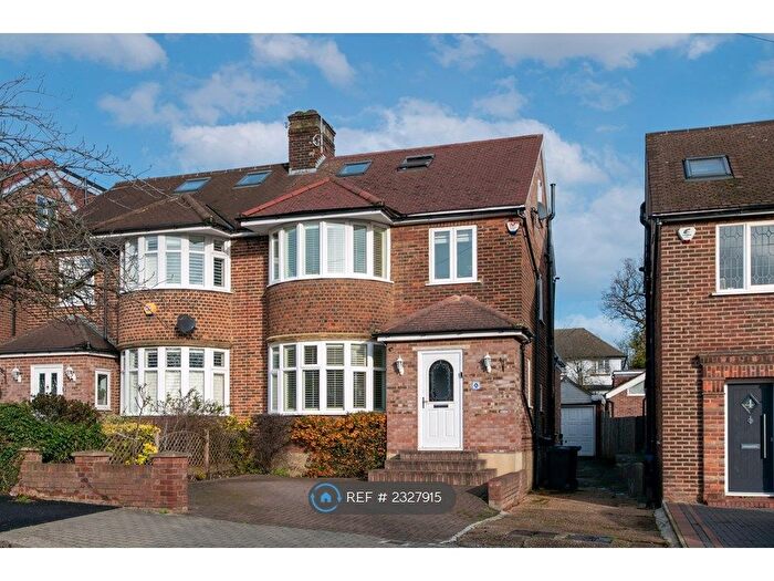 4 Bedroom Semi-Detached House To Rent In Linkside, London, N12