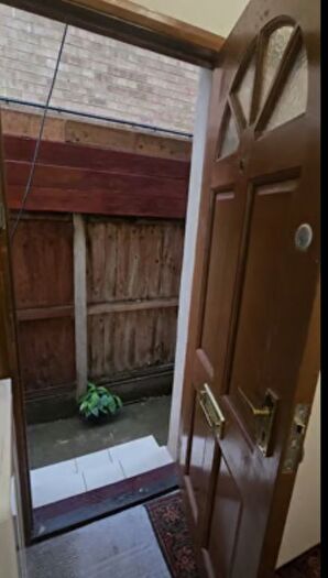 Studio To Rent In Oakhurst Close, Ilford, Essex, IG6