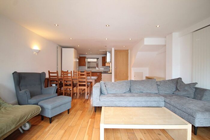 2 Bedroom Maisonette To Rent In Kamen Court, Royal College Street, Camden, NW1