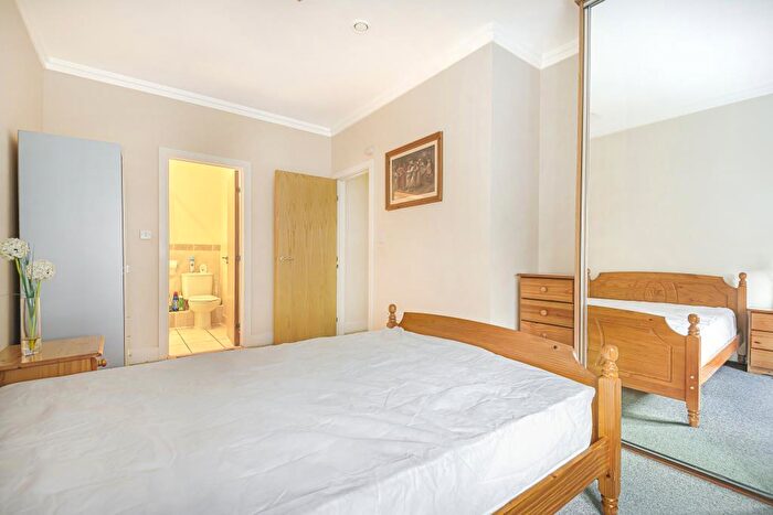 2 Bedroom Flat To Rent In Swindon, Wiltshire, SN1