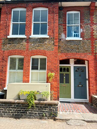 2 Bedroom Flat To Rent In Emu Road, London, SW8