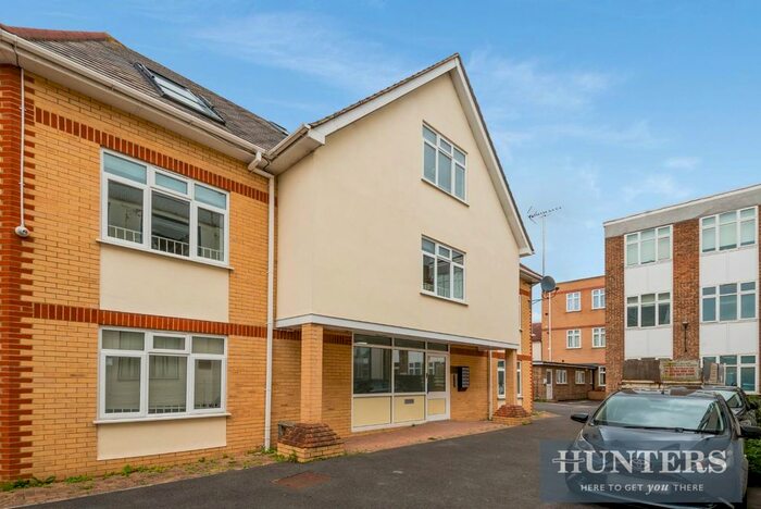 1 Bedroom Flat To Rent In New Road, Hounslow, TW3